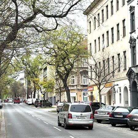 Traumhafte Wohnung Fuer 2, Walk In Dusche, Extra Kueche, Nespresso, Zentral Vienna Esterno foto