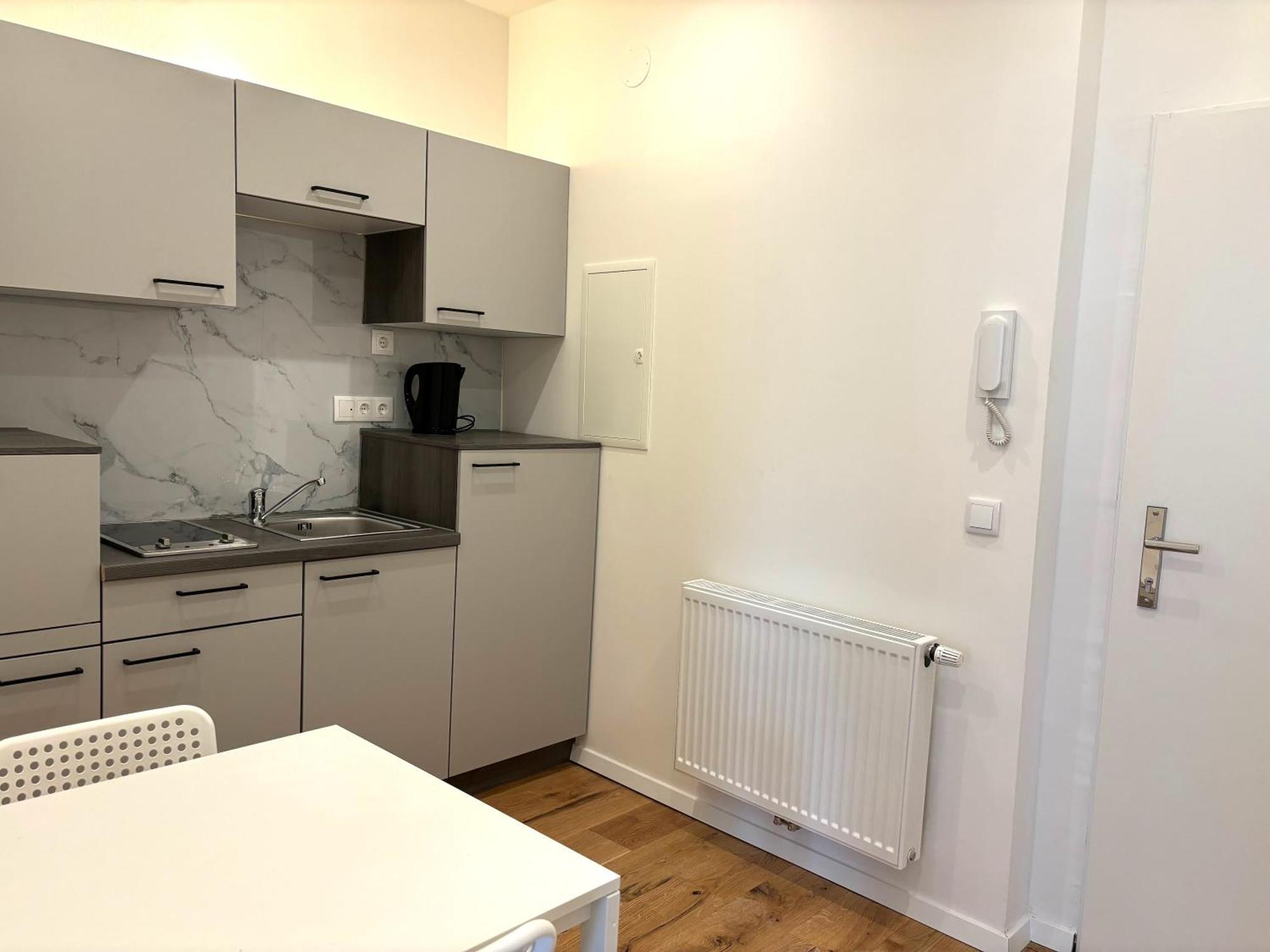 Traumhafte Wohnung Fuer 2, Walk In Dusche, Extra Kueche, Nespresso, Zentral Vienna Esterno foto